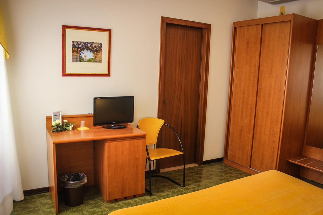 Hotel Centrale Есте Екстер'єр фото