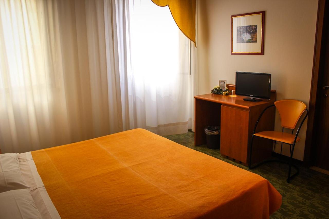 Hotel Centrale Есте Екстер'єр фото